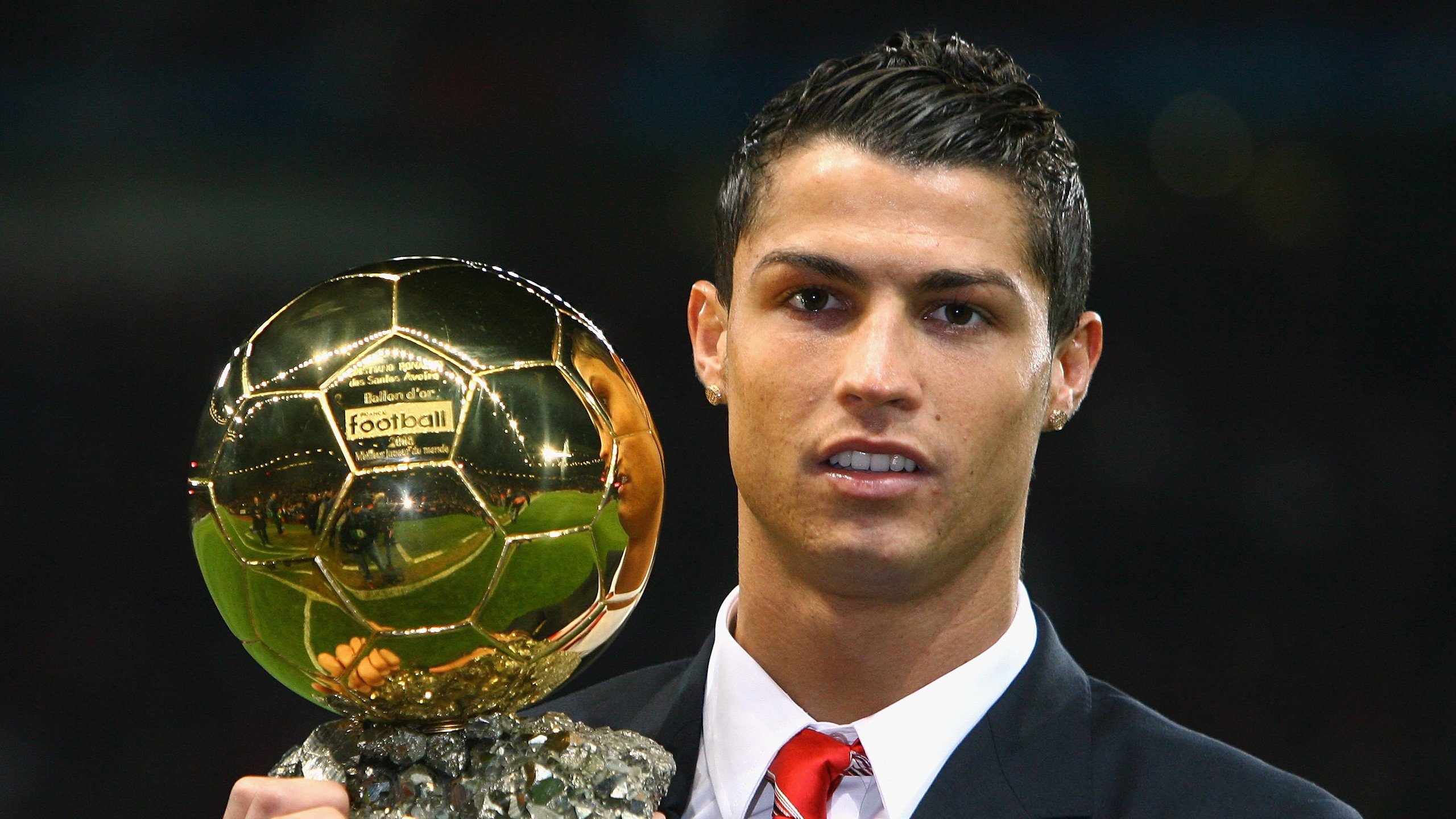 爱游戏线上-巴黎客场大胜朗斯，姆巴佩梅开二度，大巴黎4-0大胜 姆巴佩2球